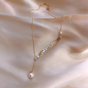Retro Leaf And Pearl Necklace